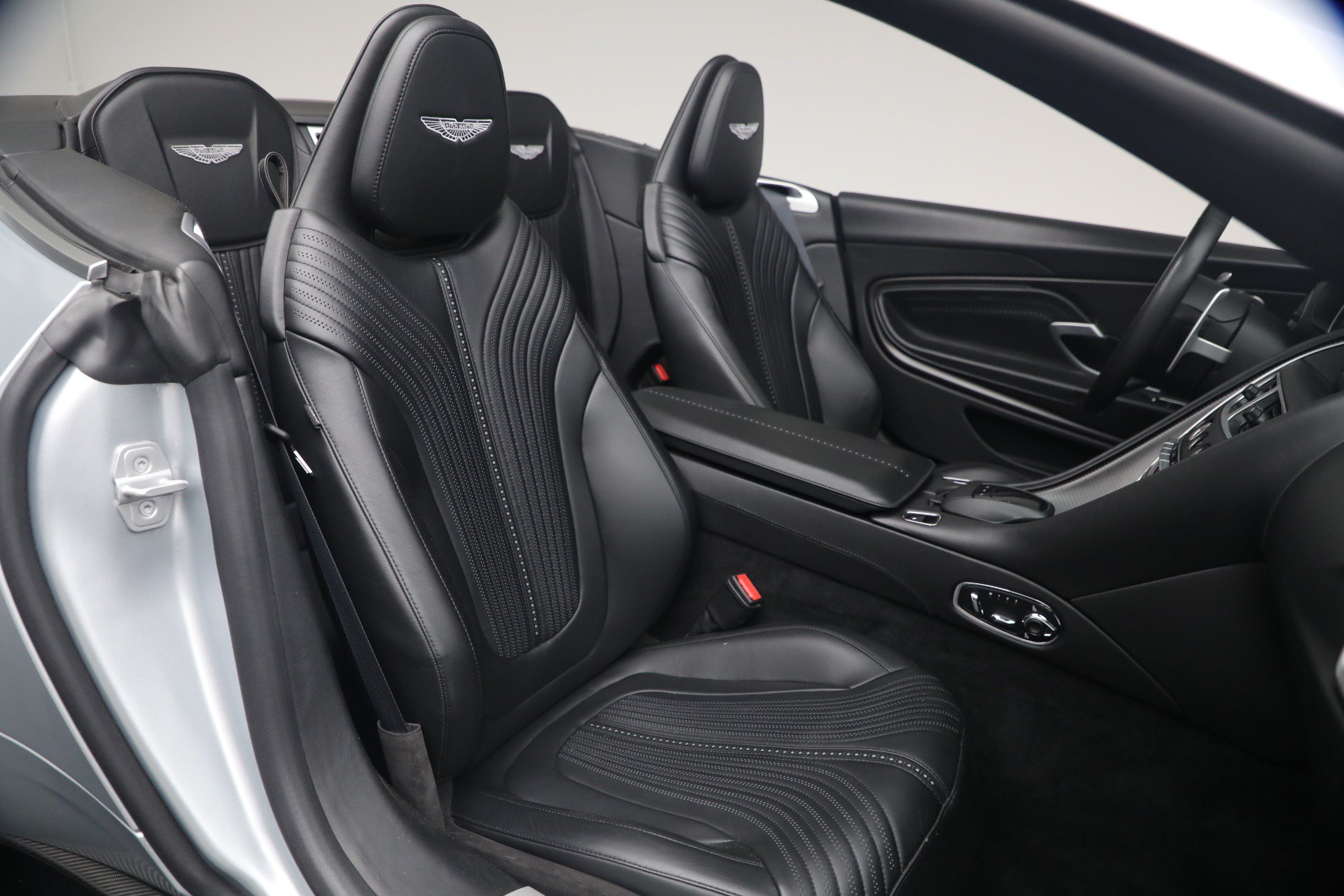 Used 2019 Aston Martin DB11 Volante RWD image 31