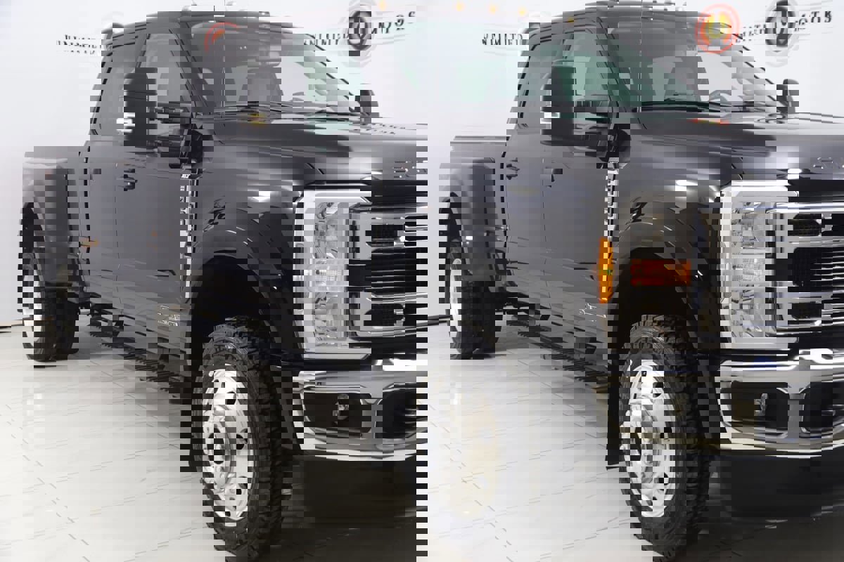 Used 2023 Ford F450 XLT w/ FX4 Off-Road Package image 36