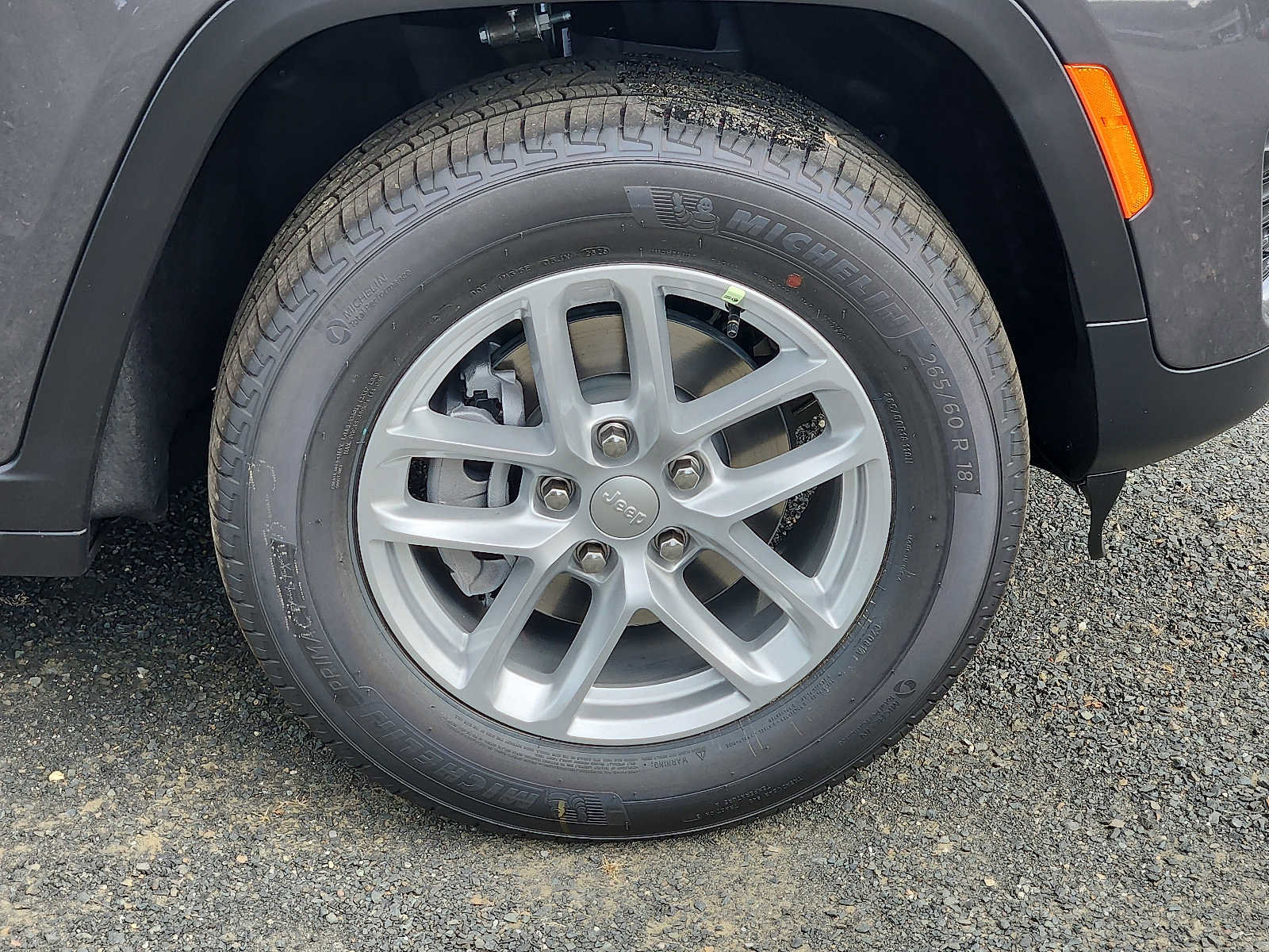 New 2025 Jeep Grand Cherokee Laredo image 5