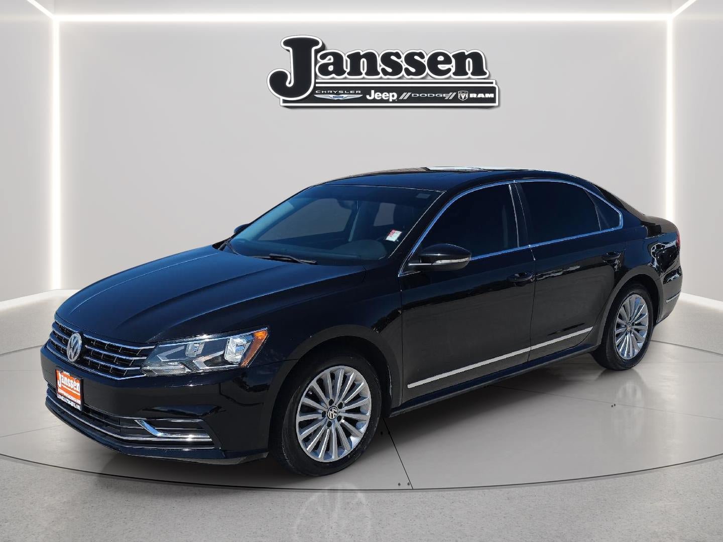 Used 2016 Volkswagen Passat 1.8T SE FWD image 1