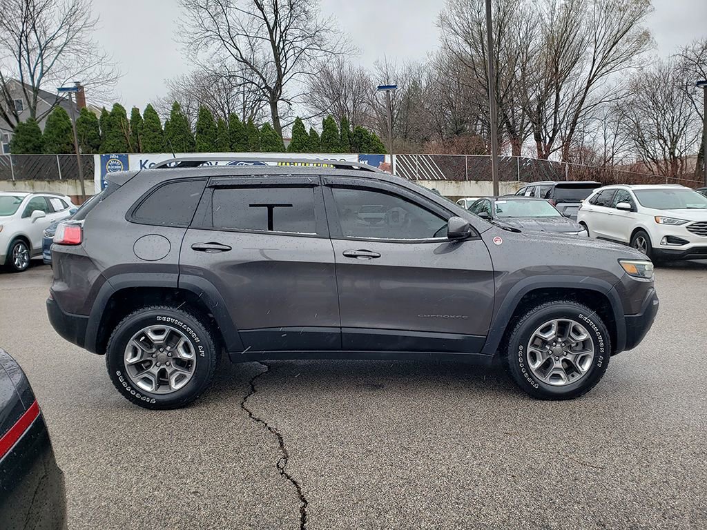 Used 2019 Jeep Cherokee Trailhawk image 4