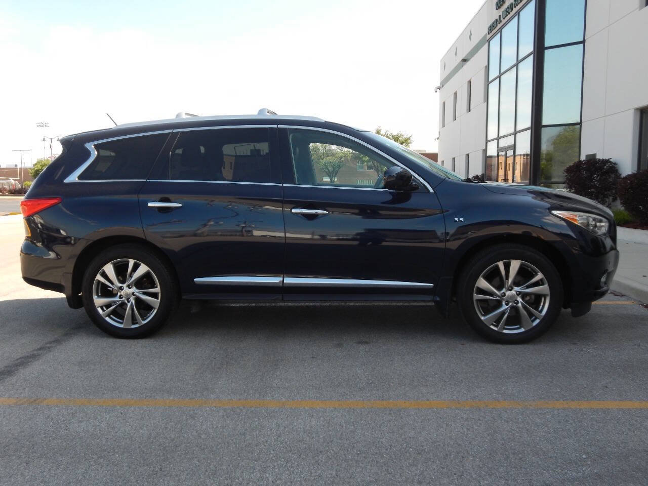 Used 2015 INFINITI QX60 Luxe w/ Deluxe Touring Package AWD/4WD image 25