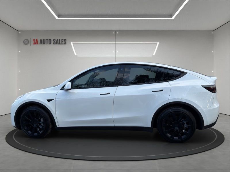 Used 2023 Tesla Model Y Long Range AWD/4WD image 2