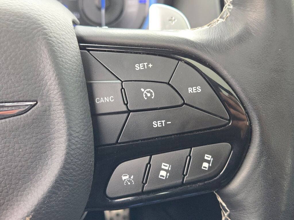 Used 2023 Chrysler 300 C image 29