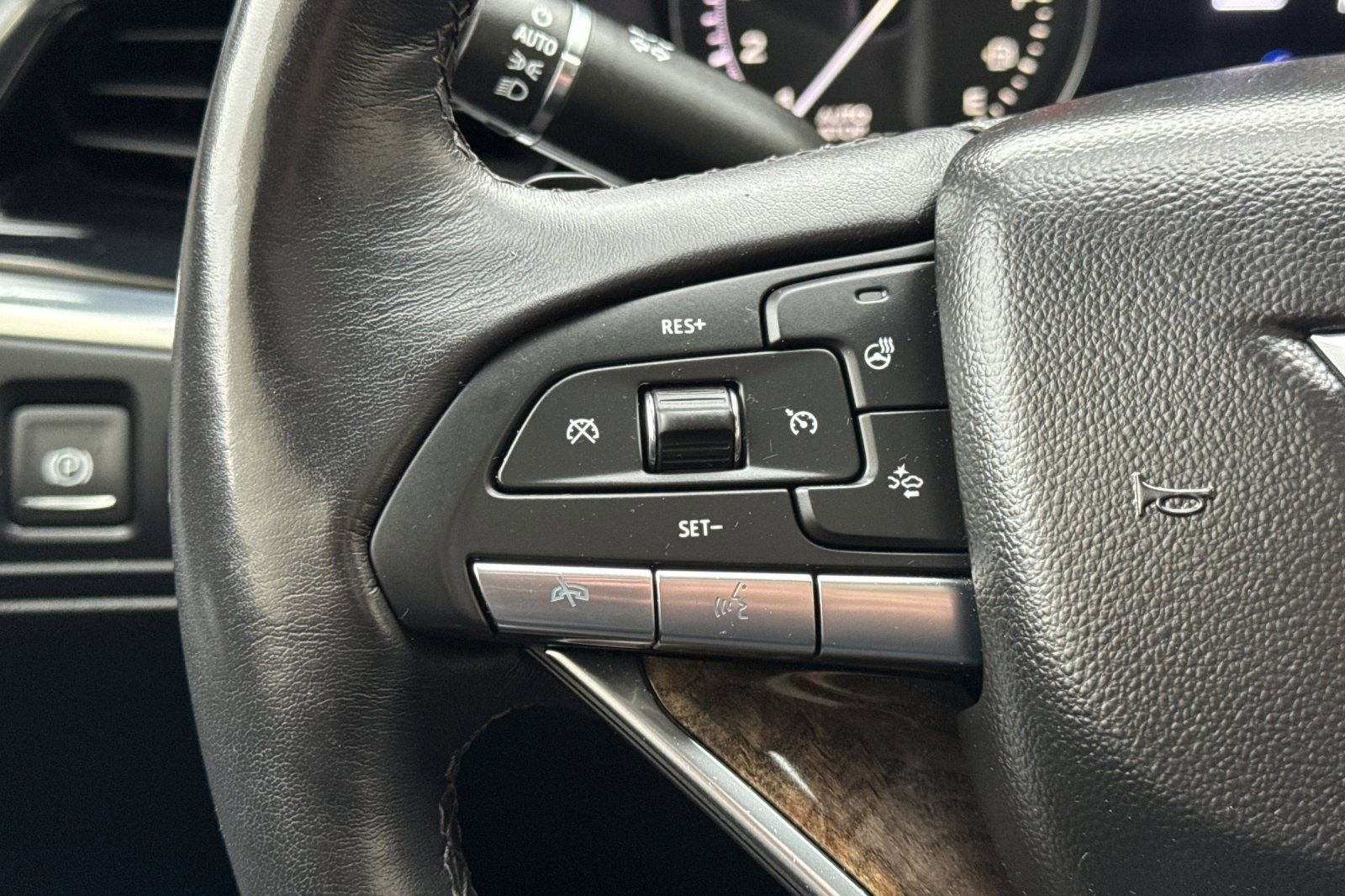 Used 2023 Cadillac XT6 Premium Luxury w/ Technology Package AWD/4WD image 28