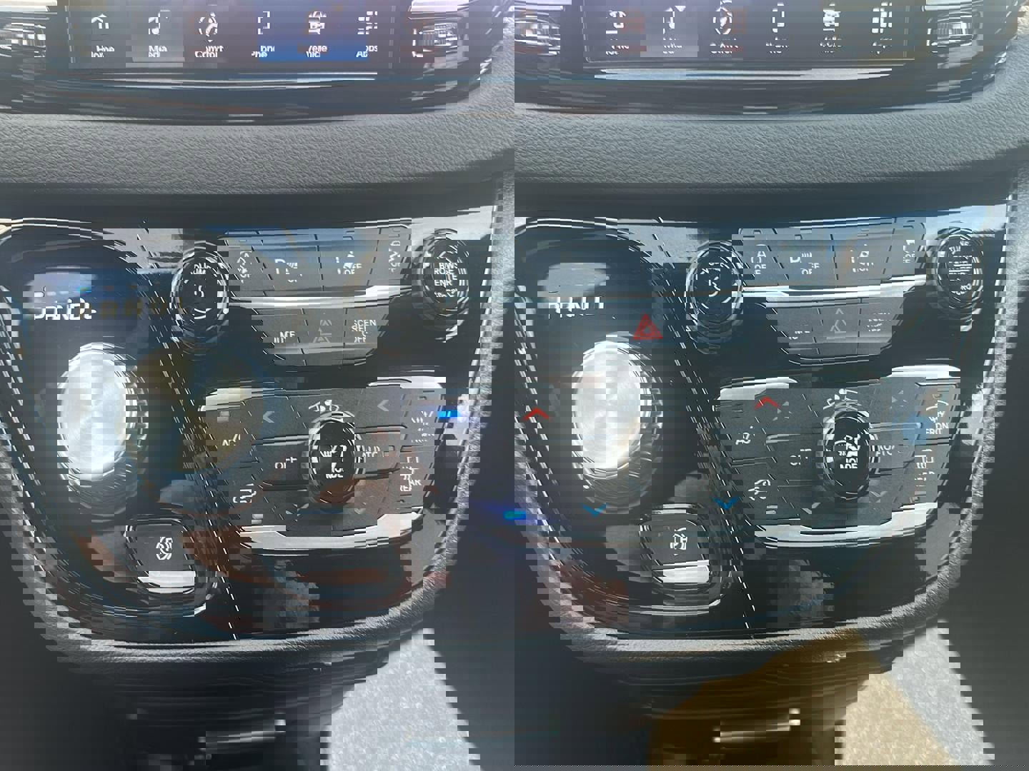 New 2026 Chrysler Voyager LX image 14