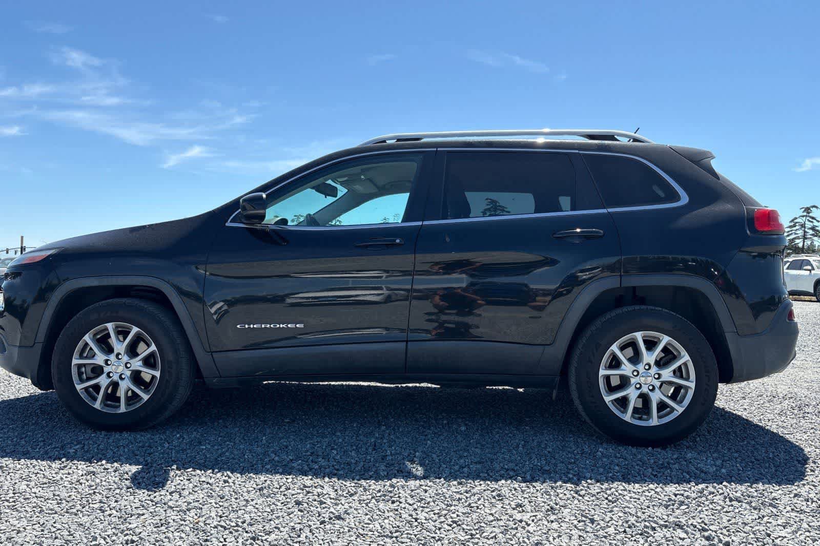 Used 2015 Jeep Cherokee Latitude AWD/4WD image 6