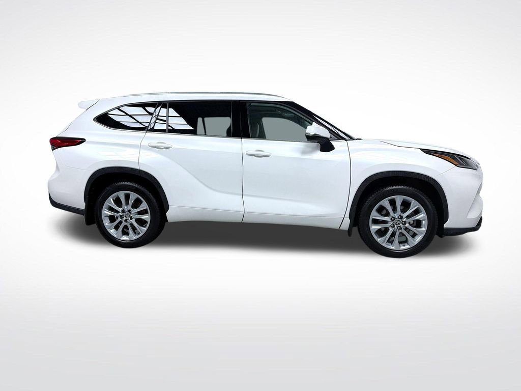 Used 2021 Toyota Highlander Limited image 2