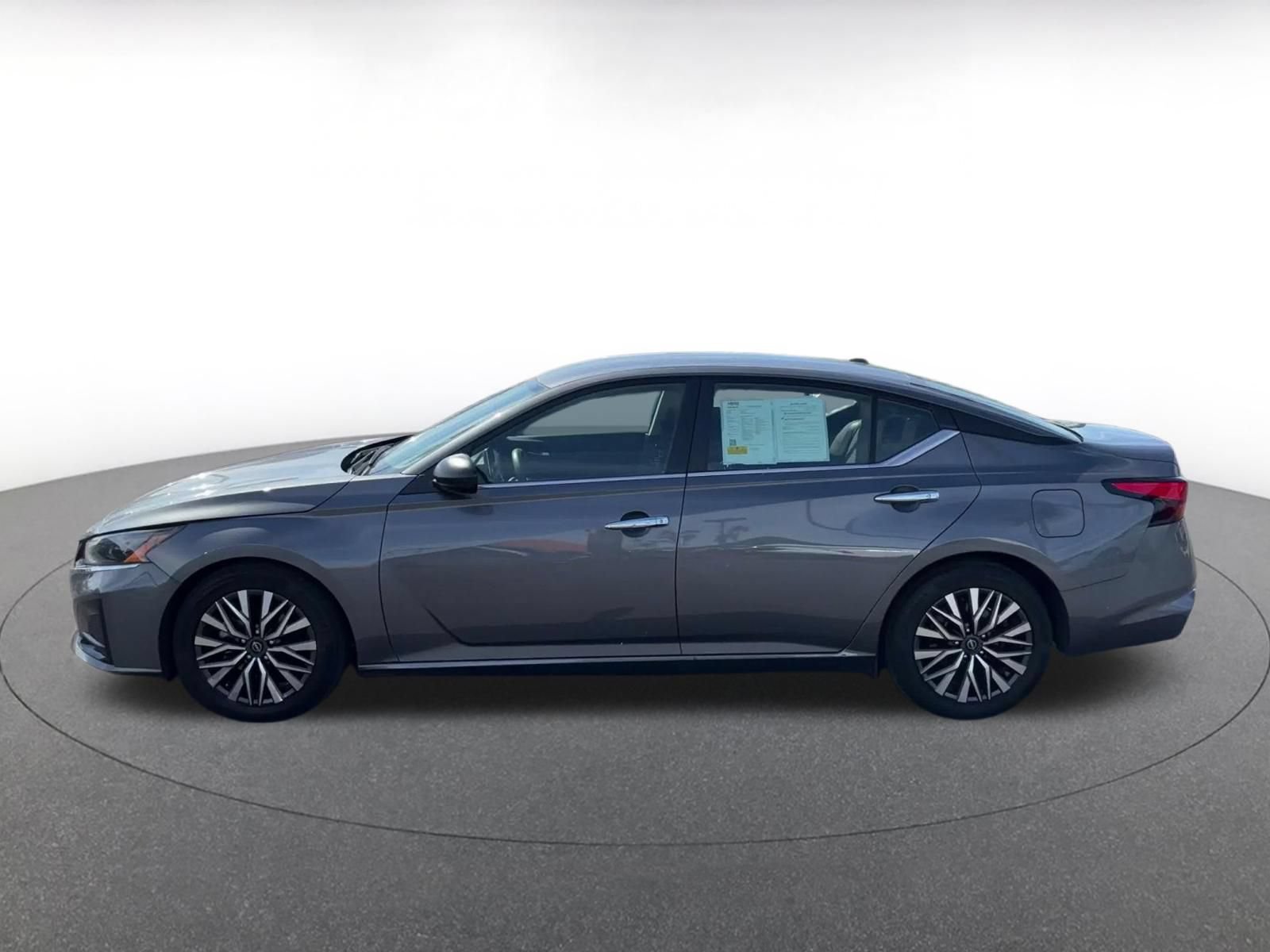 Used 2025 Nissan Altima 2.5 SV FWD image 8