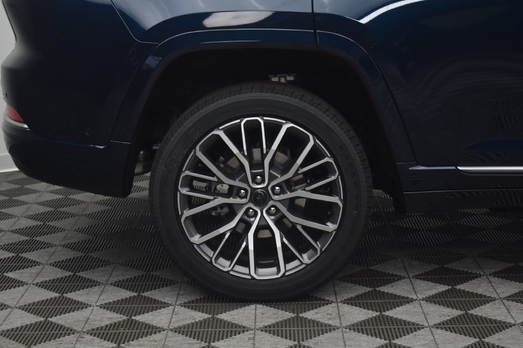 New 2027 Jeep Grand Cherokee Summit AWD/4WD image 8