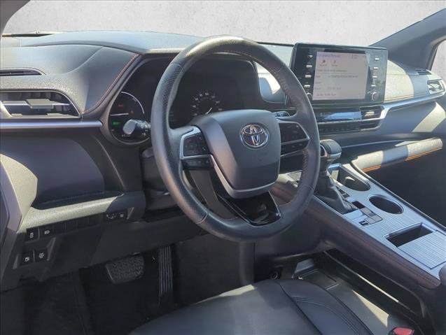 Used 2022 Toyota Sienna XSE FWD image 12
