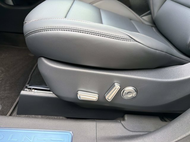 New 2026 Lincoln Nautilus Premier AWD/4WD image 12