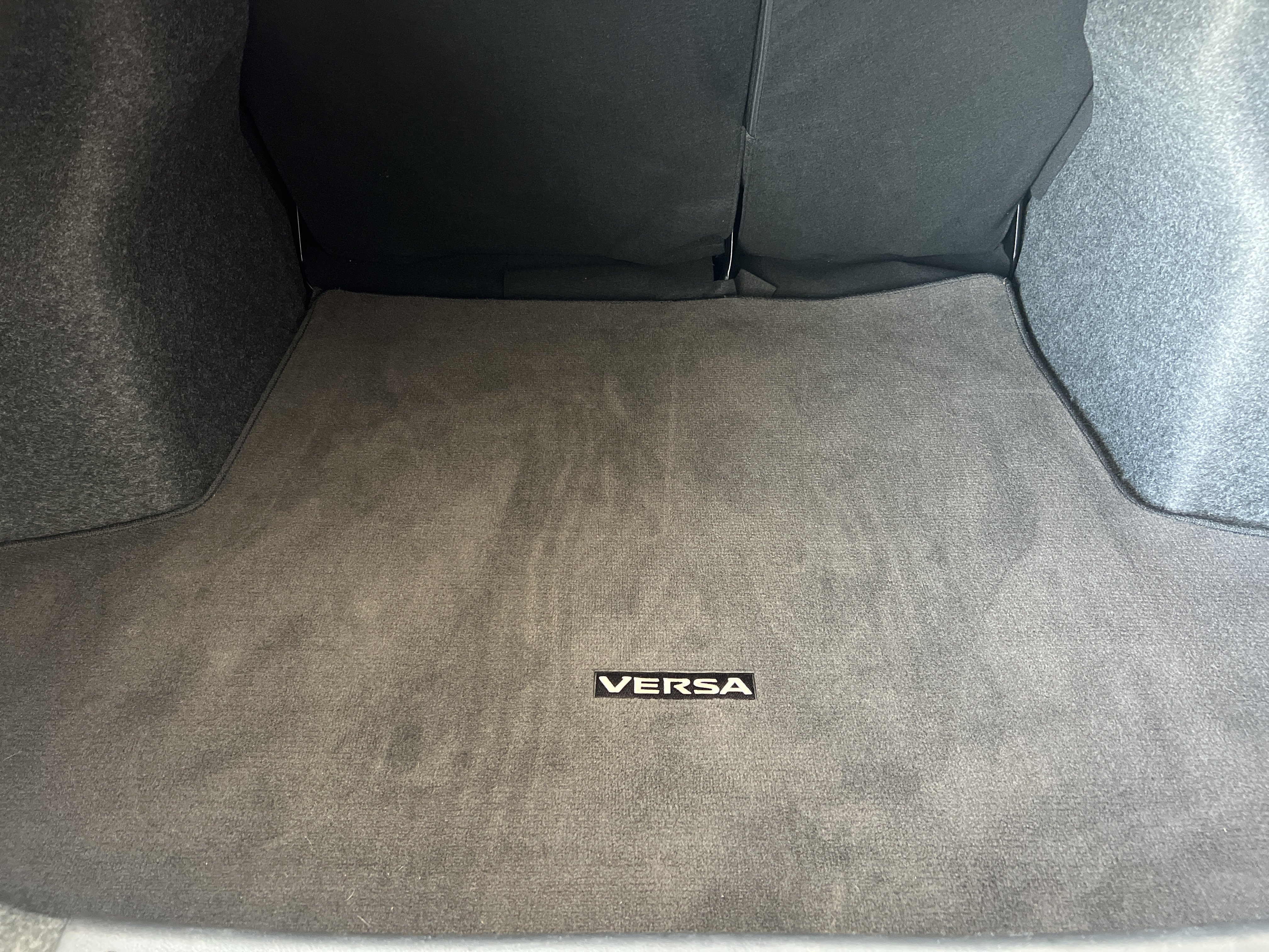 Used 2025 Nissan Versa SV FWD image 7