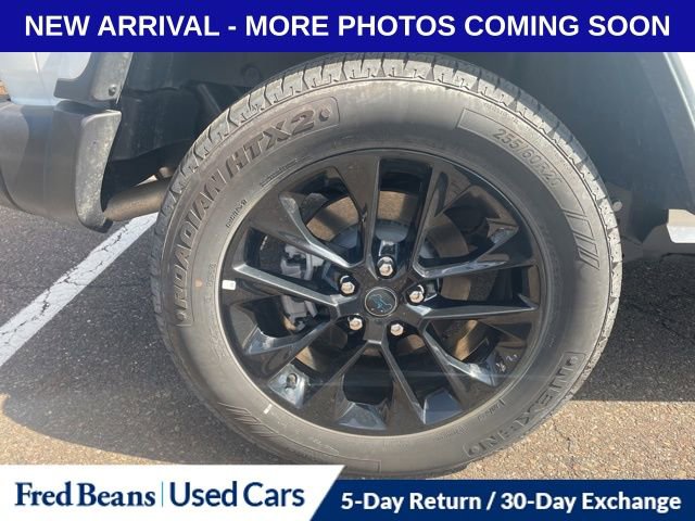 Used 2025 Jeep Wrangler Unlimited Sahara w/ Safety Group image 15