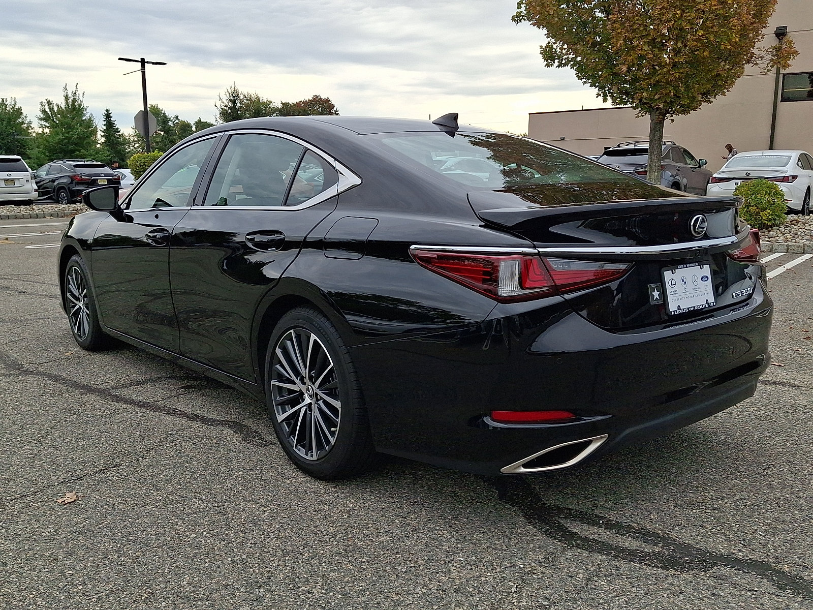 Certified 2024 Lexus ES 350 w/ Premium Package FWD image 4