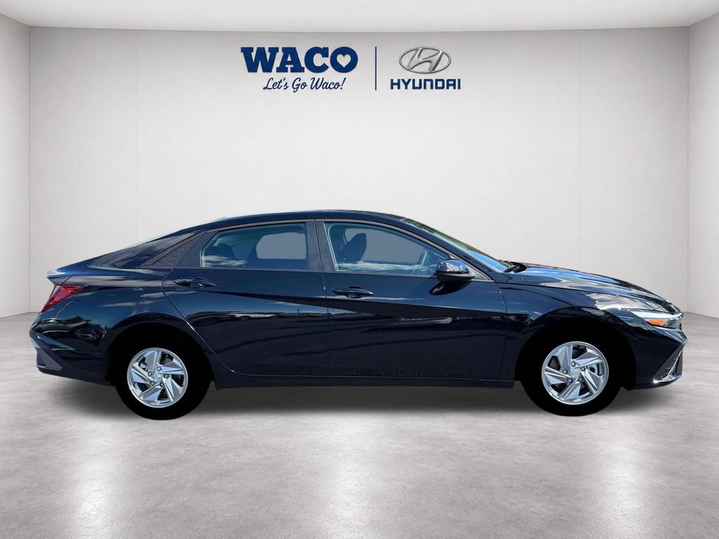 Used 2026 Hyundai Elantra SE FWD image 11