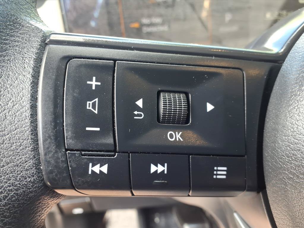 Used 2025 Nissan Kicks SV AWD/4WD image 19