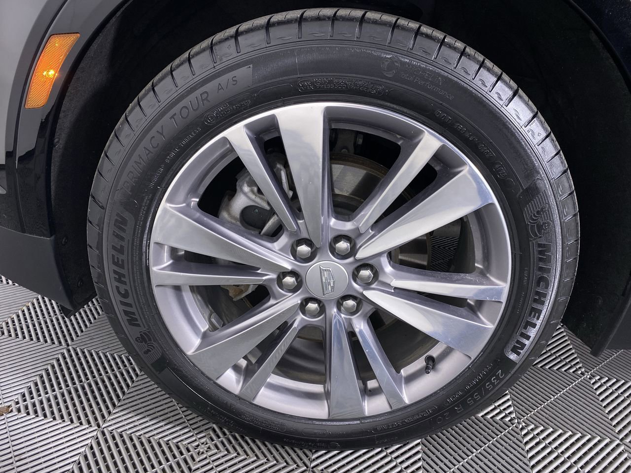 Certified 2023 Cadillac XT5 Premium Luxury AWD/4WD image 30