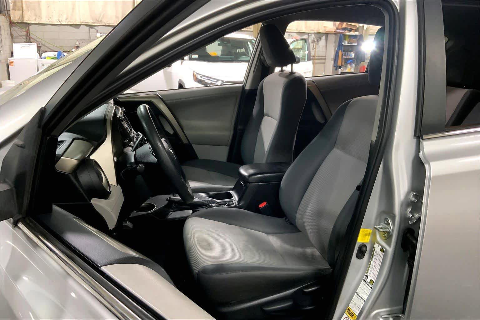 Used 2013 Toyota RAV4 LE AWD/4WD image 8