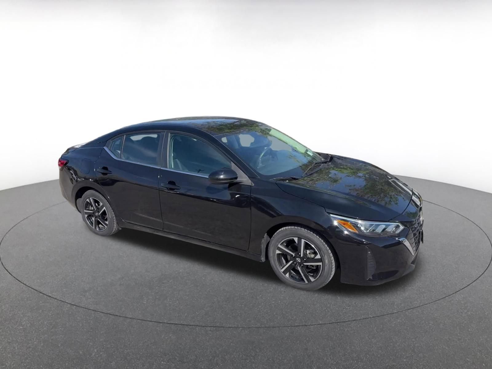Used 2024 Nissan Sentra SV FWD image 2