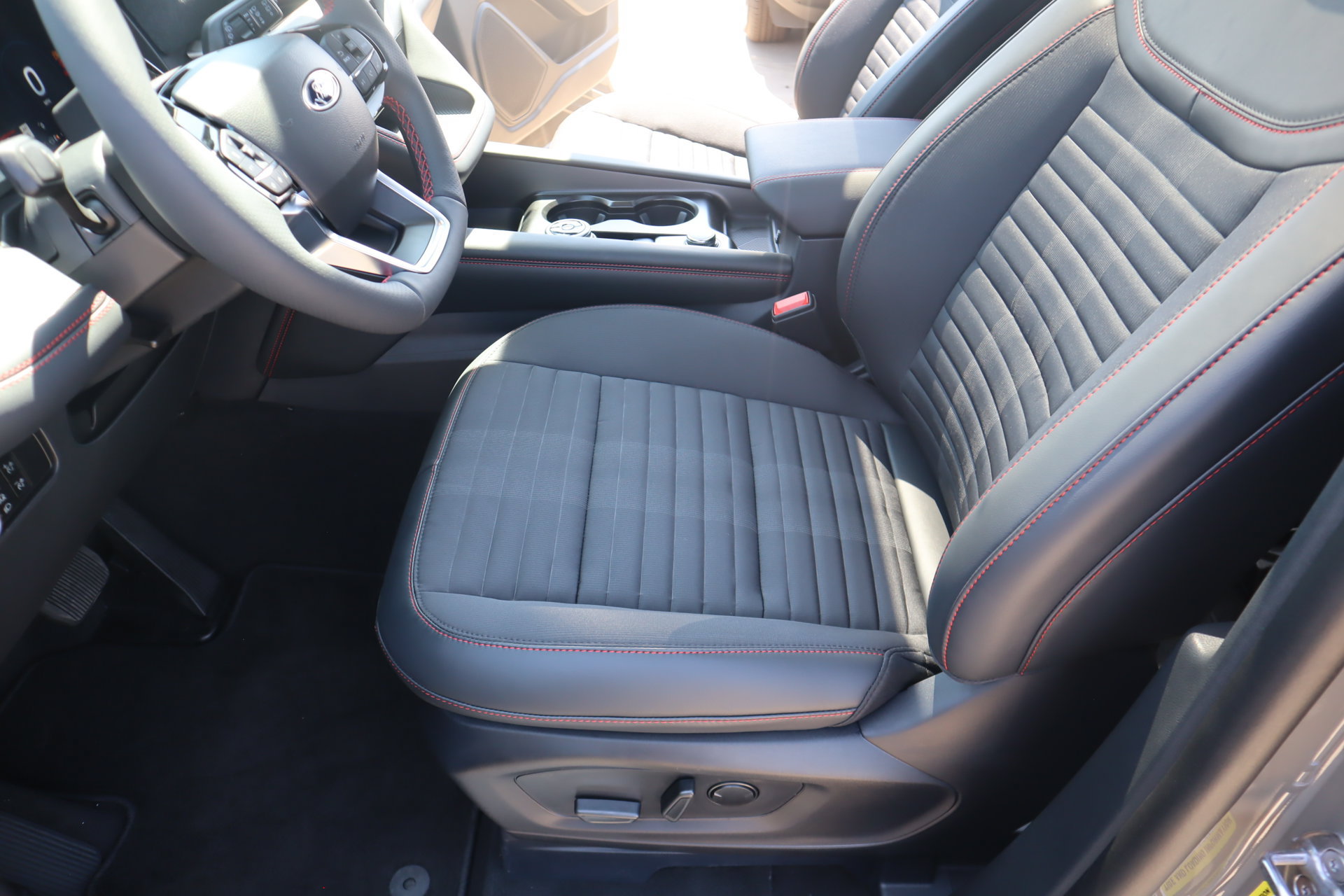 New 2026 Ford Explorer ST-Line w/ ST-Line Street Pack AWD/4WD image 12