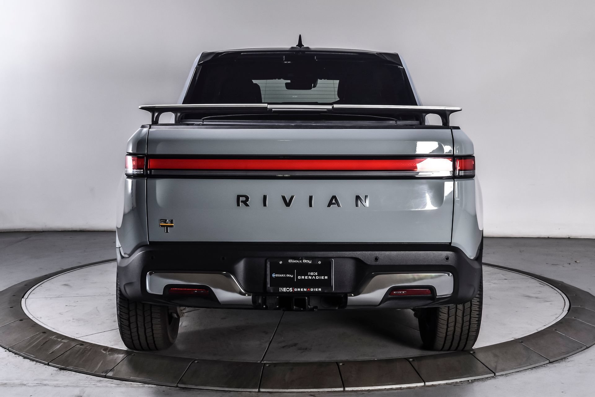 Used 2022 Rivian R1T Adventure AWD/4WD image 5