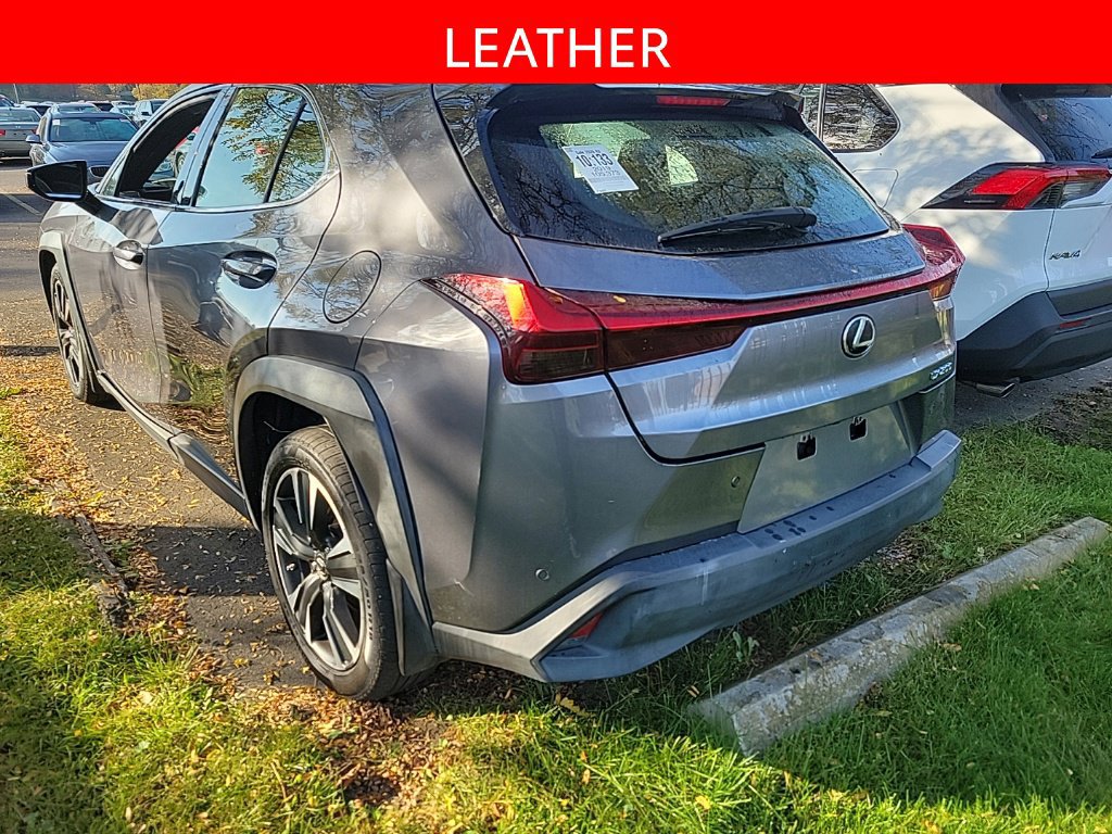Used 2019 Lexus UX 200 w/ Premium Package FWD image 4