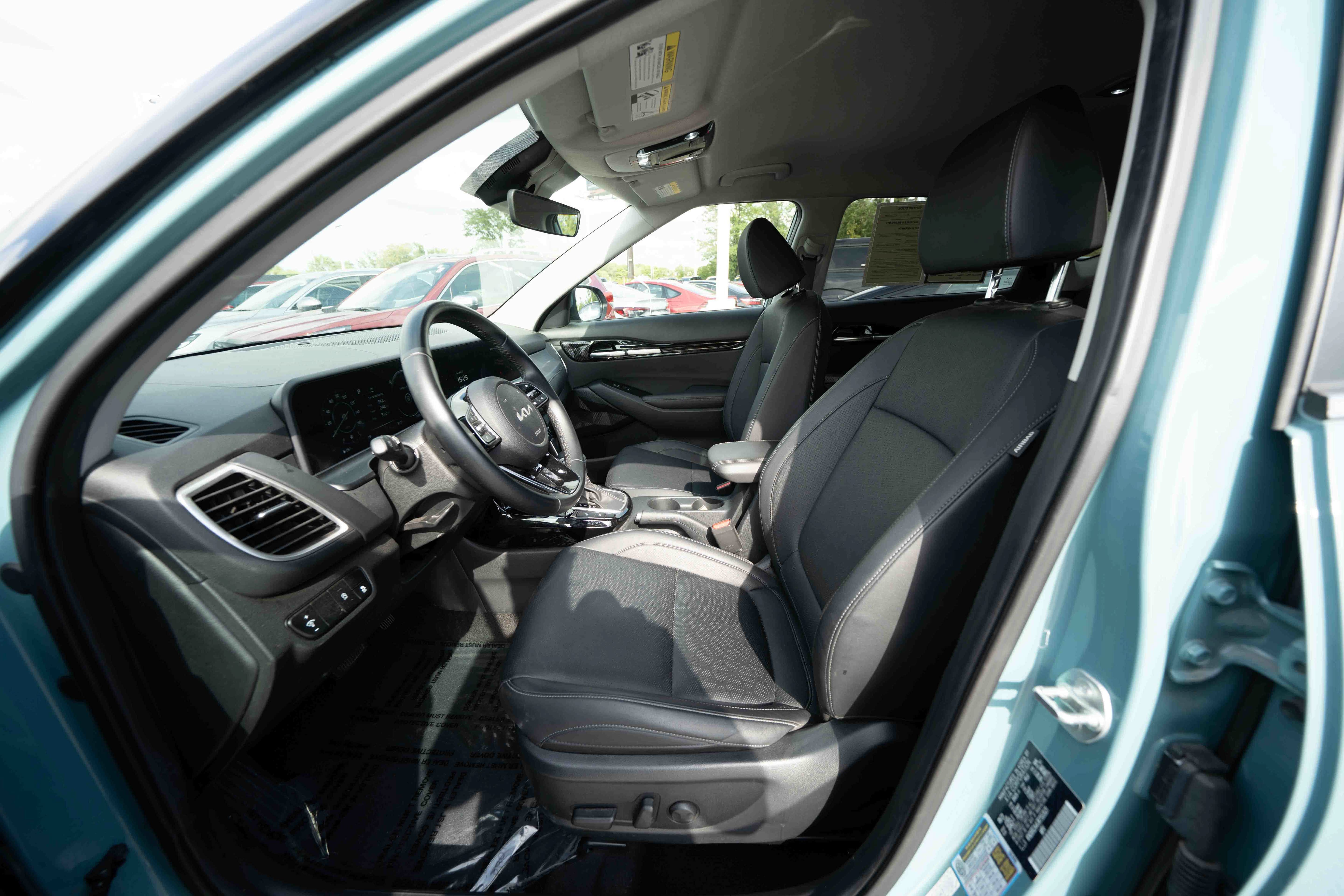 Used 2024 Kia Seltos EX FWD image 9