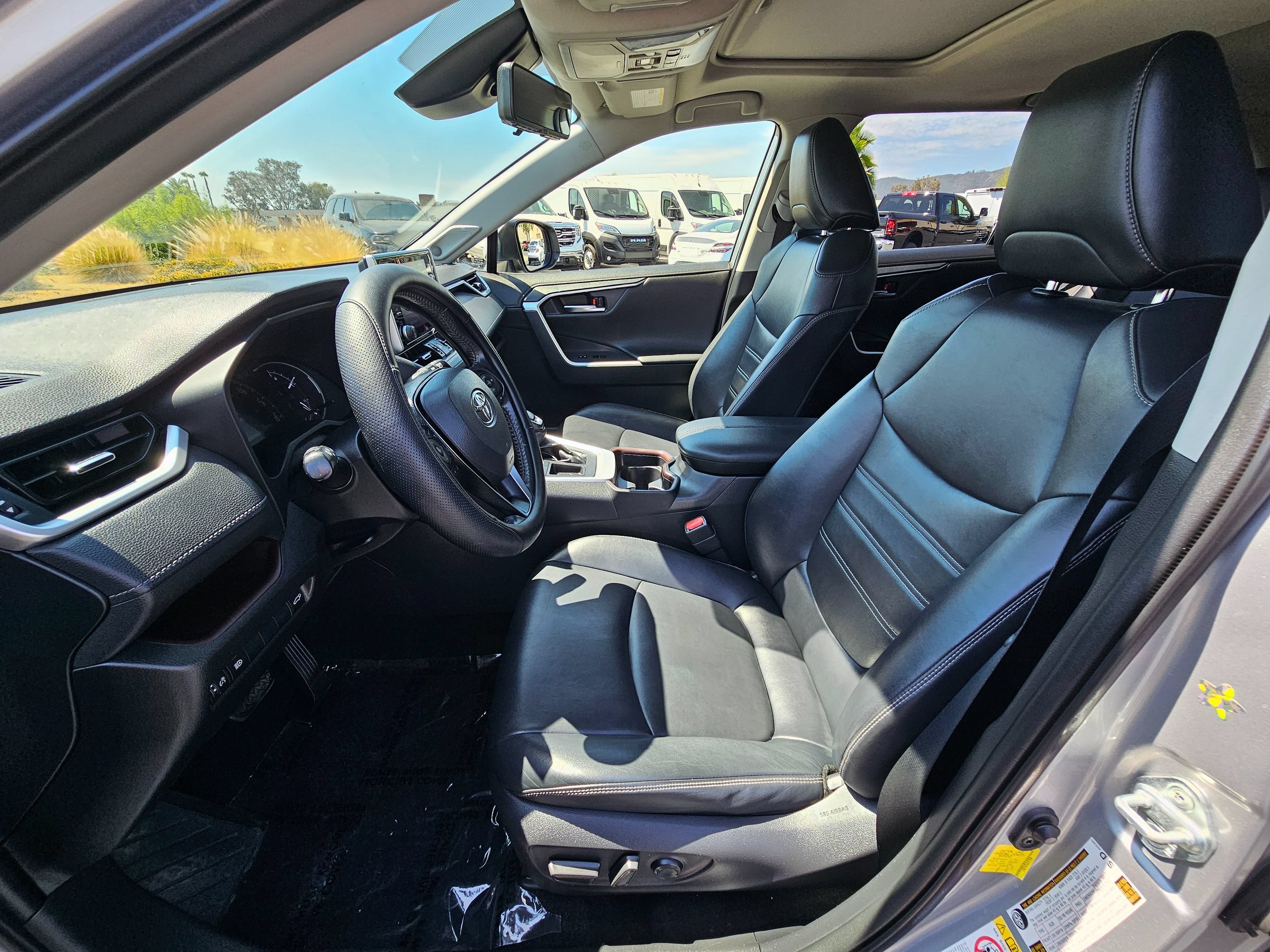 Used 2019 Toyota RAV4 Limited w/ Carpet Mat Package FWD image 17
