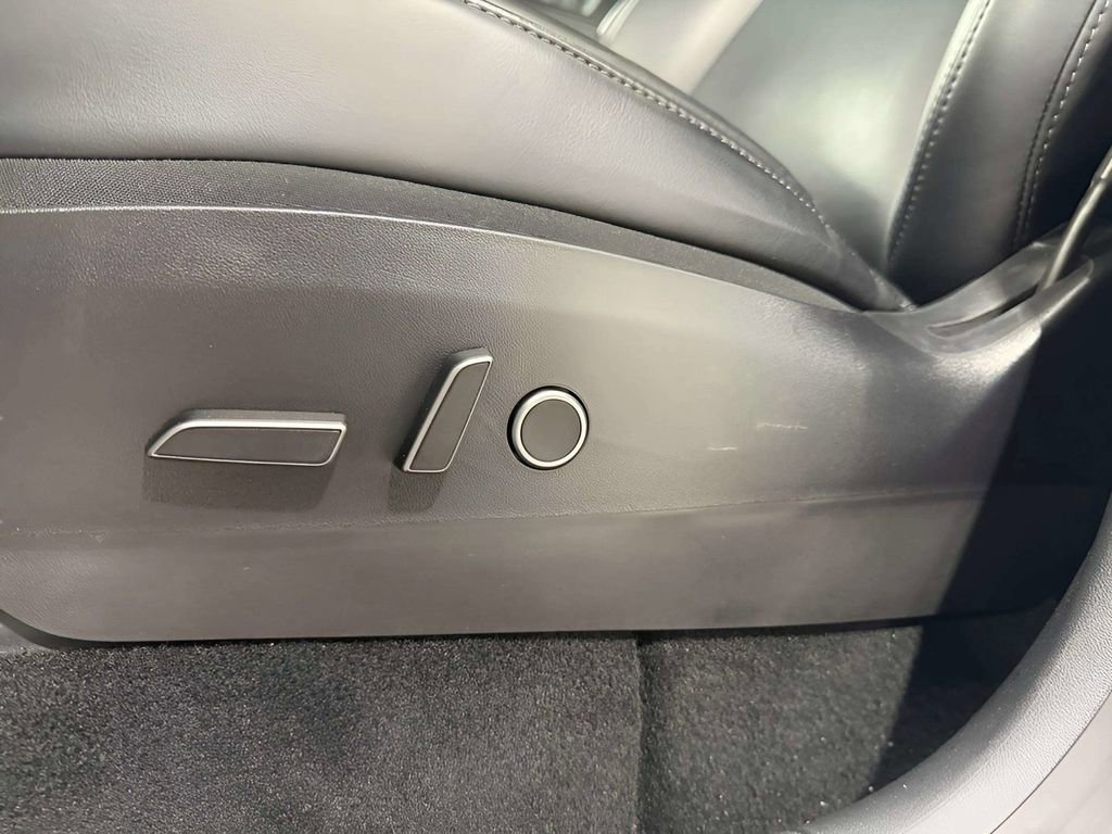 Used 2021 Tesla Model Y Long Range AWD/4WD image 23