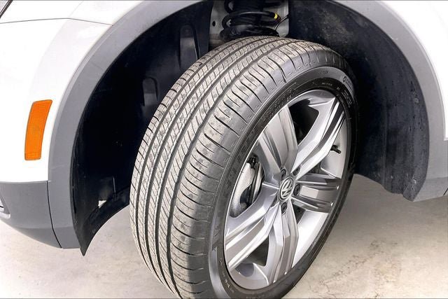 Used 2021 Volkswagen Tiguan SEL w/ 2-Row Tiguan MDO Package AWD/4WD image 34