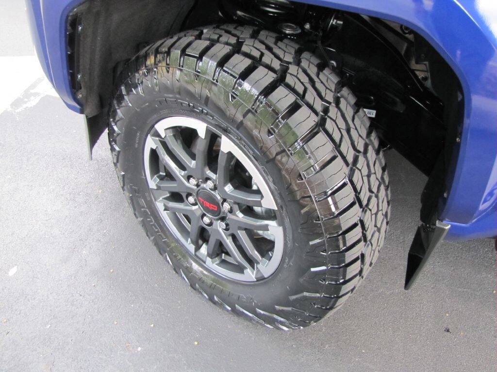 Used 2024 Toyota Tacoma TRD Sport w/ TRD Sport Upgrade Package AWD/4WD image 36