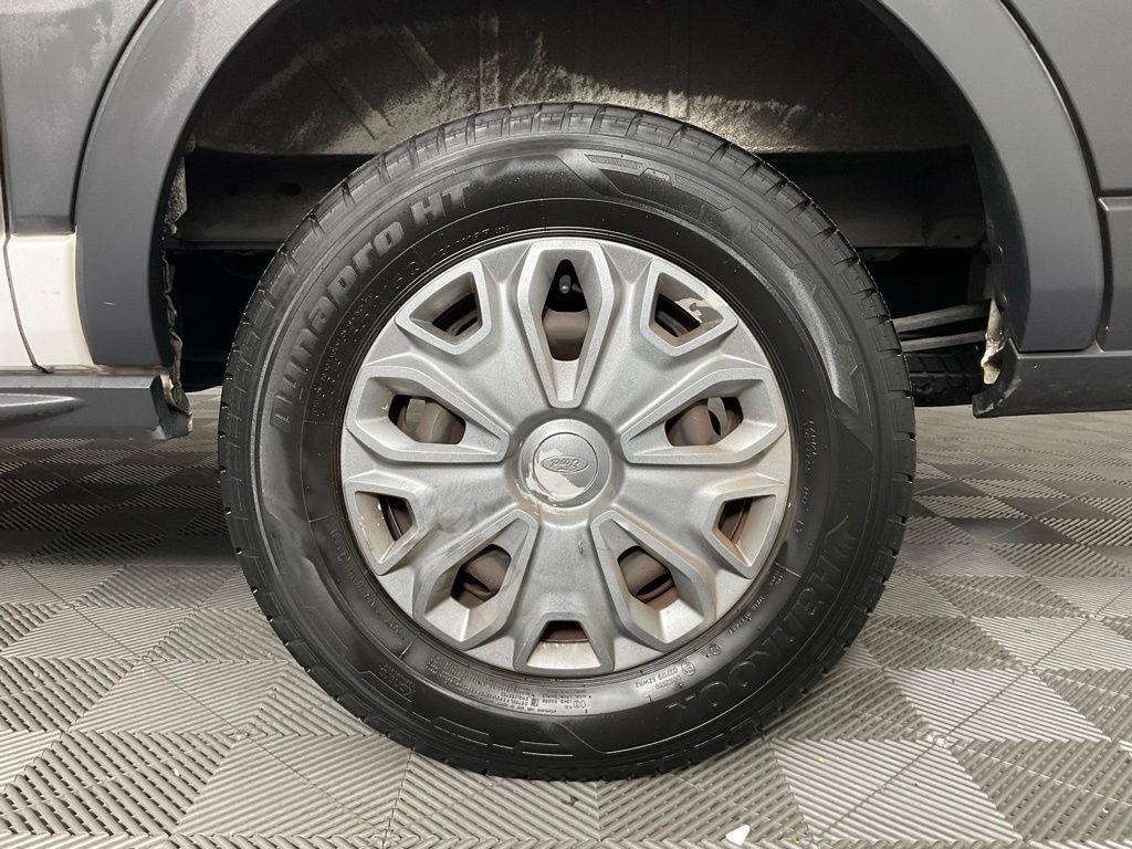 Used 2015 Ford Transit 250 130 Low Roof w/ Exterior Upgrade Package RWD image 10
