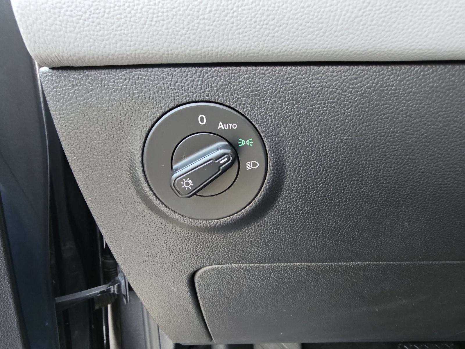 Certified 2022 Volkswagen Taos SE FWD image 24