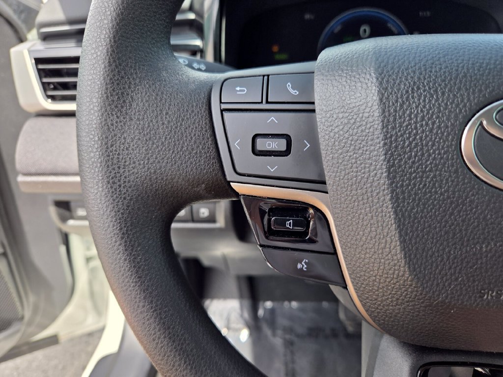 Used 2025 Toyota Camry LE FWD image 32