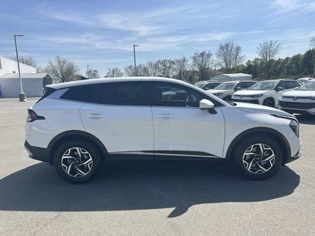 Used 2025 Kia Sportage LX image 6