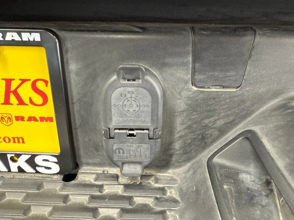 Used 2025 RAM 1500 Laramie w/ Sport Appearance Package AWD/4WD image 8