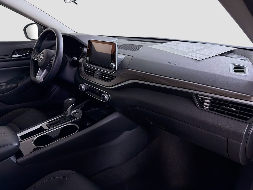 Used 2024 Nissan Altima 2.5 SV FWD image 30