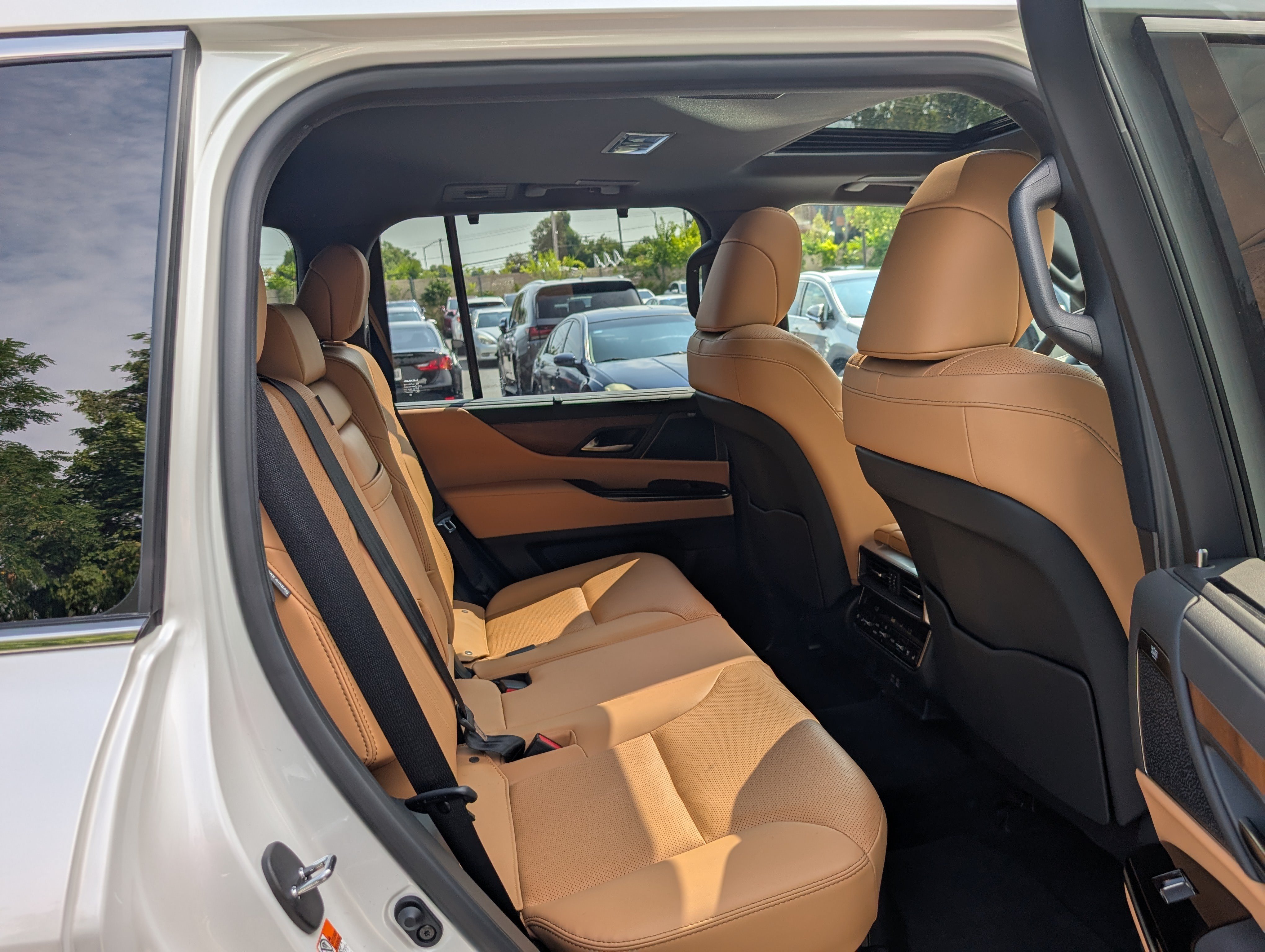 New 2026 Lexus LX 600 4WD w/ Luxury Package image 8