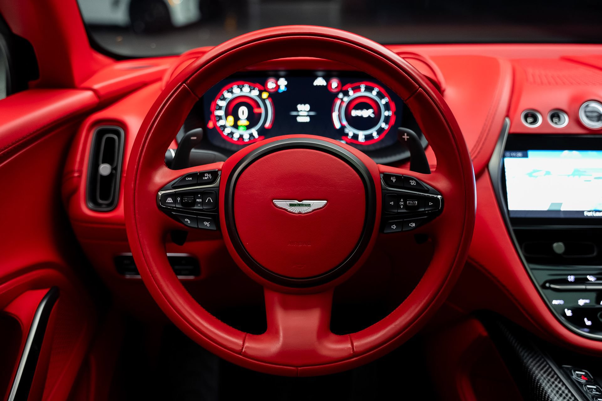 Used 2022 Aston Martin DBX AWD/4WD image 44