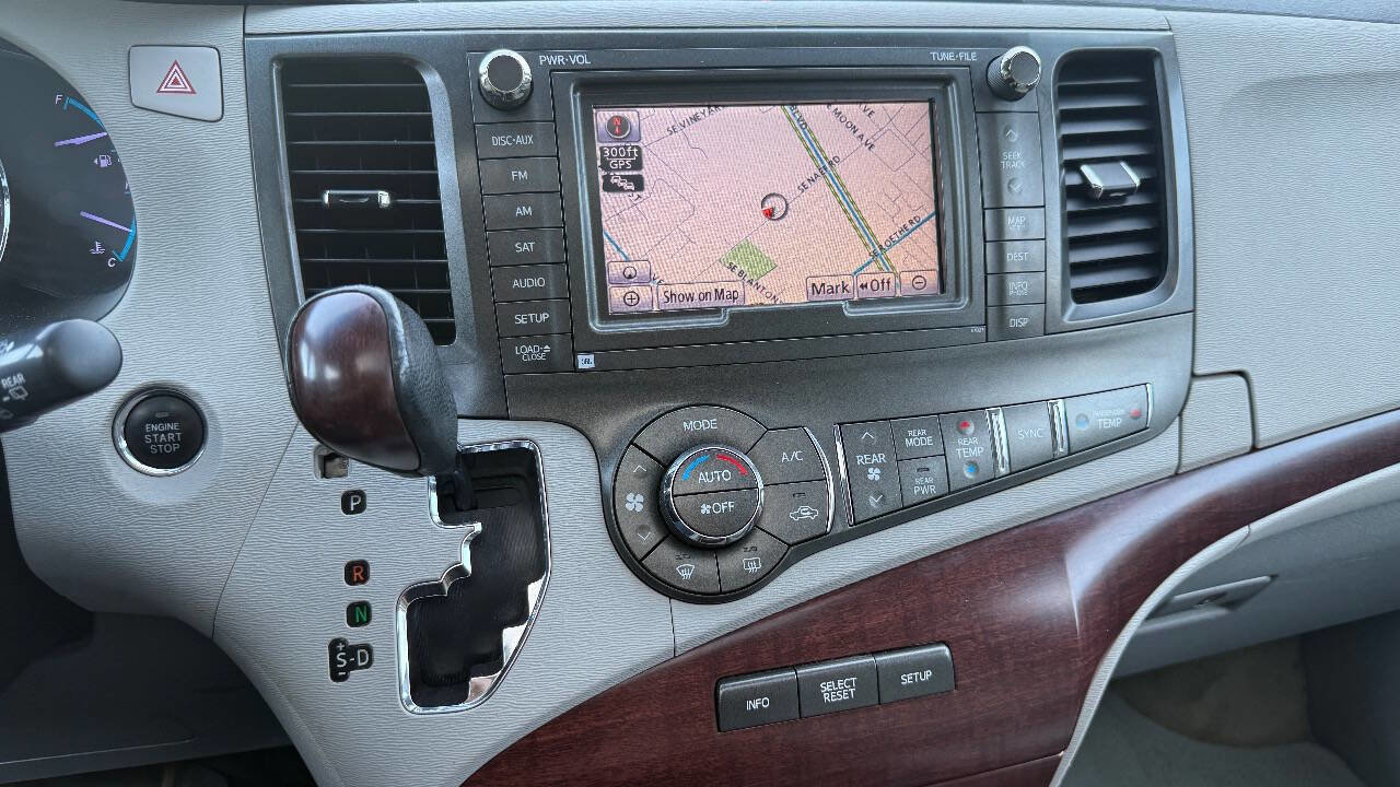 Used 2012 Toyota Sienna XLE w/ Premium Pkg FWD image 32