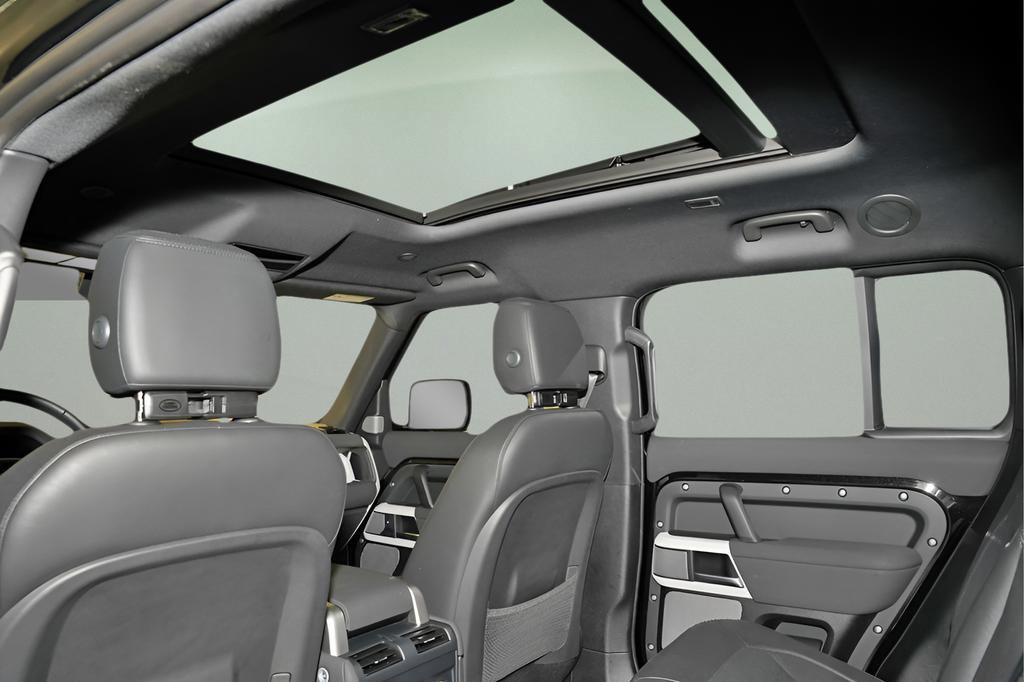 Used 2023 Land Rover Defender 130 SE image 10