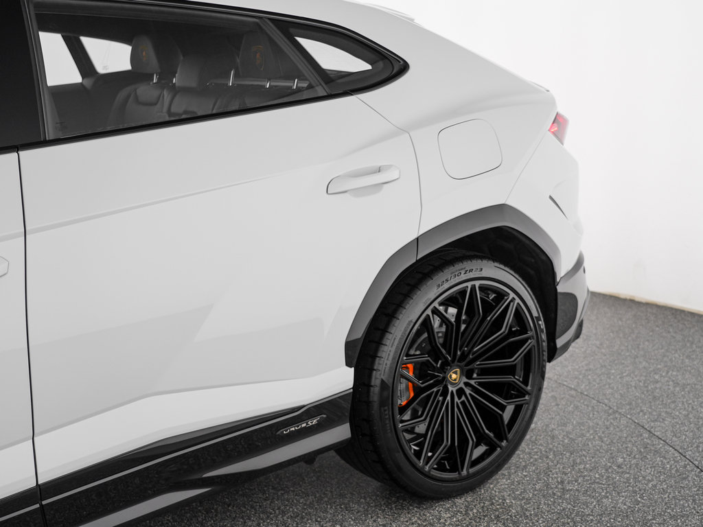 Used 2025 Lamborghini Urus SE AWD/4WD image 45