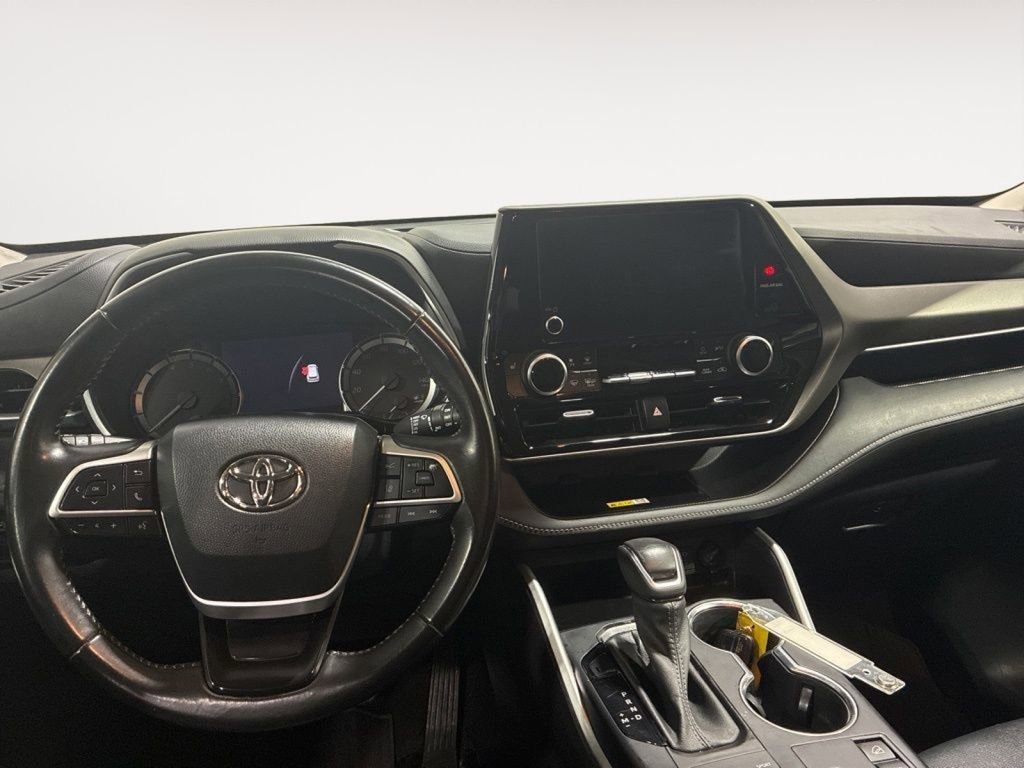 Used 2023 Toyota Highlander XLE image 16