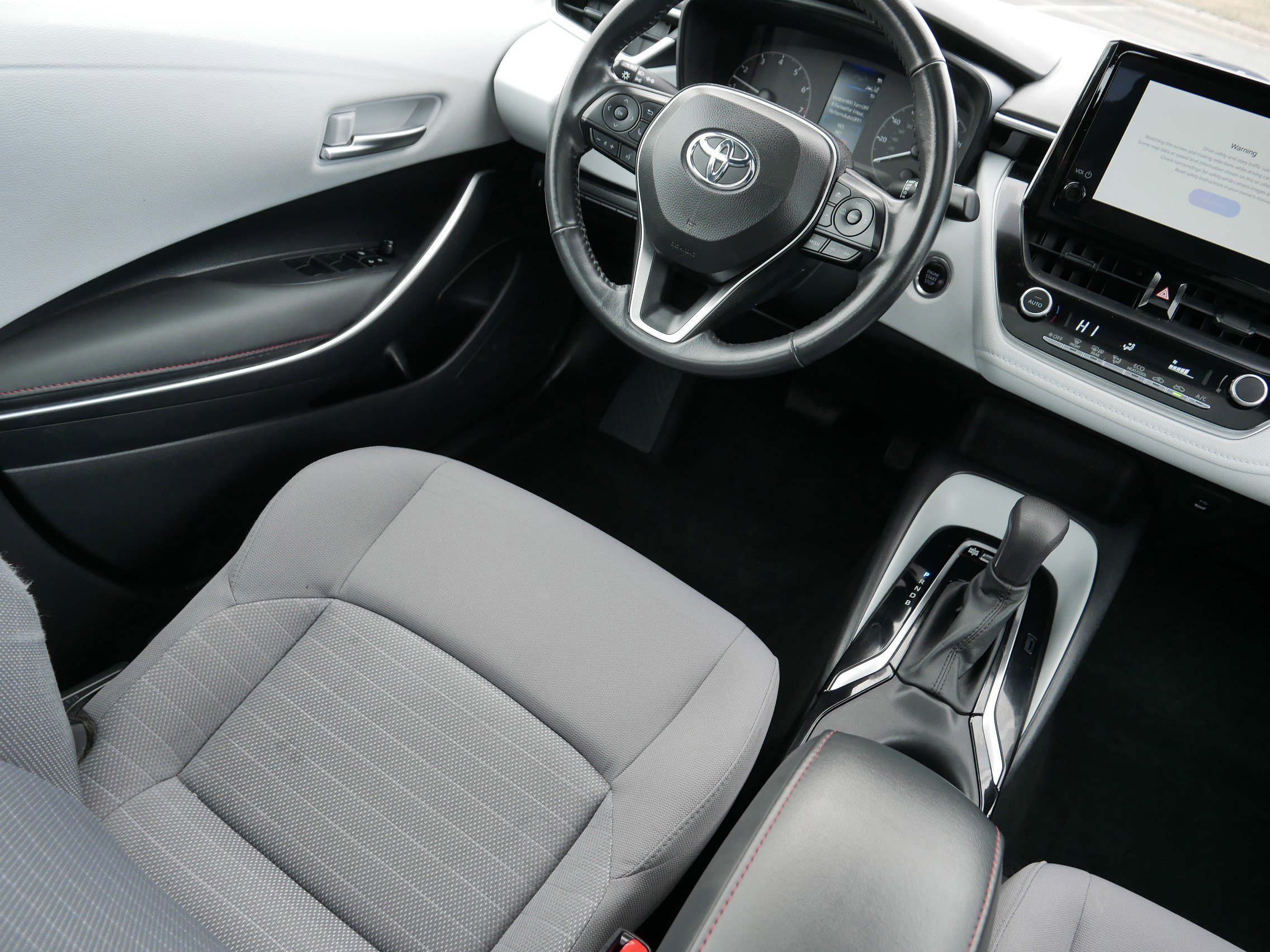 Used 2023 Toyota Corolla SE w/ SE Premium Package image 9