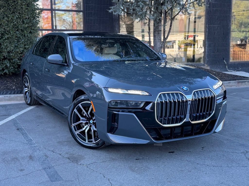 Used 2023 BMW 760i xDrive w/ Executive Package AWD/4WD image 7
