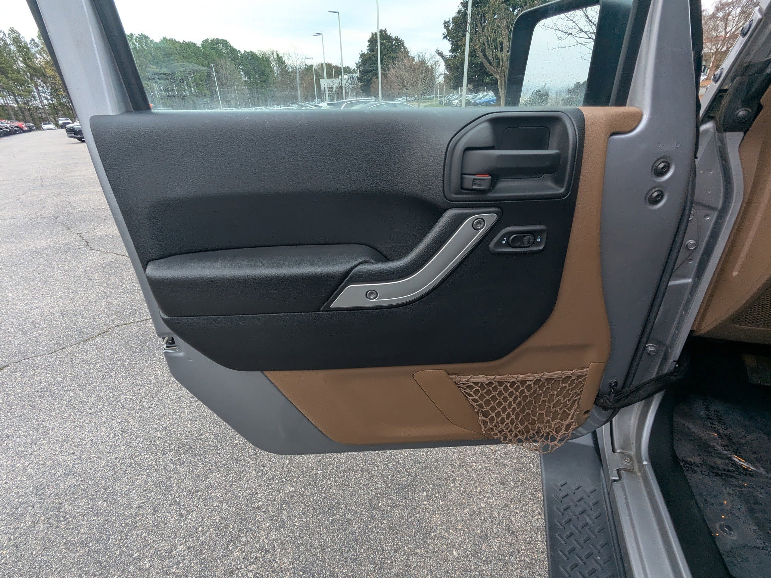 Used 2018 Jeep Wrangler Unlimited Sahara w/ Connectivity Group AWD/4WD image 14