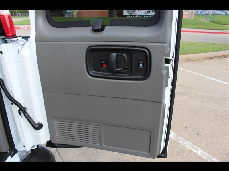 Used 2025 Chevrolet Express 3500 LT w/ LT Preferred Equipment Group RWD image 11