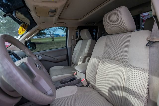 Used 2010 Nissan Frontier SE w/ Moonroof Pkg image 12