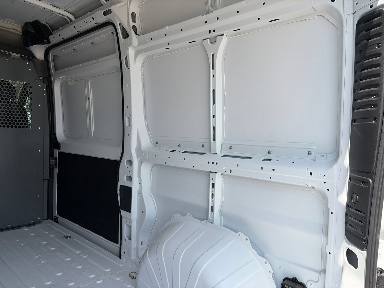 Used 2025 RAM ProMaster 2500 w/ Convenience Group FWD image 13